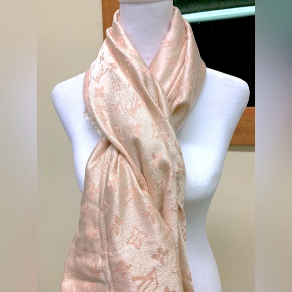 Auth Louis Vuitton Rose Pink Cream Monogram Denim Shawl Silk Wool Wrap Preloved - Picture 12 of 16